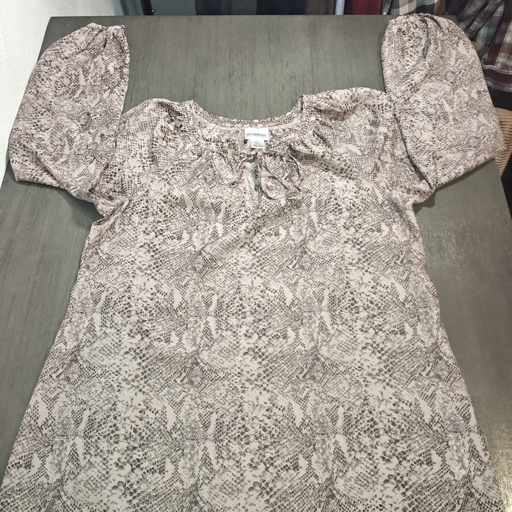 Motherhood‎ Woman's Maternity snake skin print peasant blouse In Size Small
